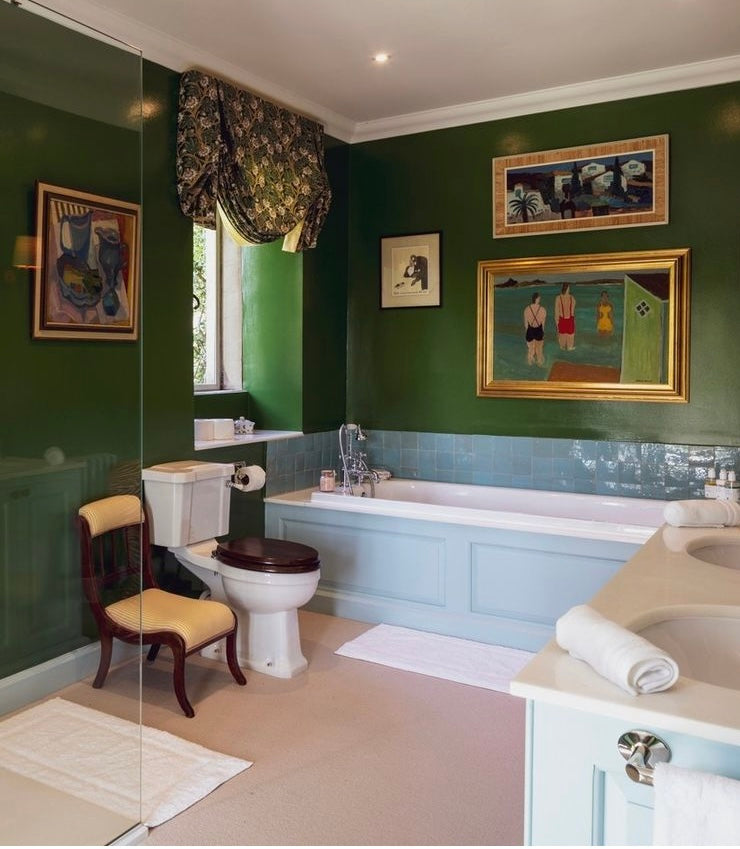 10 Good Reasons to Hang Art in Your Bathroom